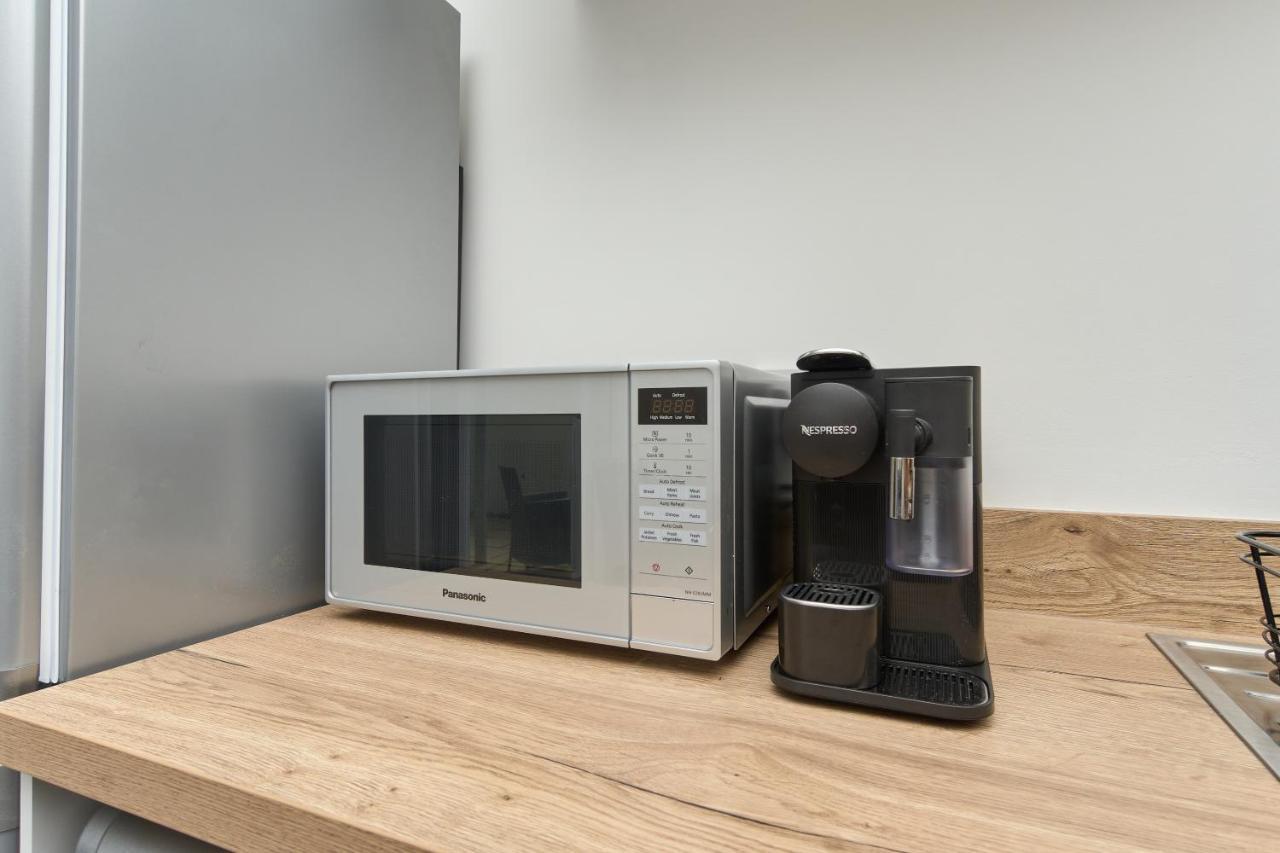Beautiful 3 Bed Apartment In Bonchurch - Nr Ventnor - Large Outside Terrace & Parking - Dog Friendly - The Perfect Choice For Couples, Friends, Families - 5 Mins To Beach Buitenkant foto