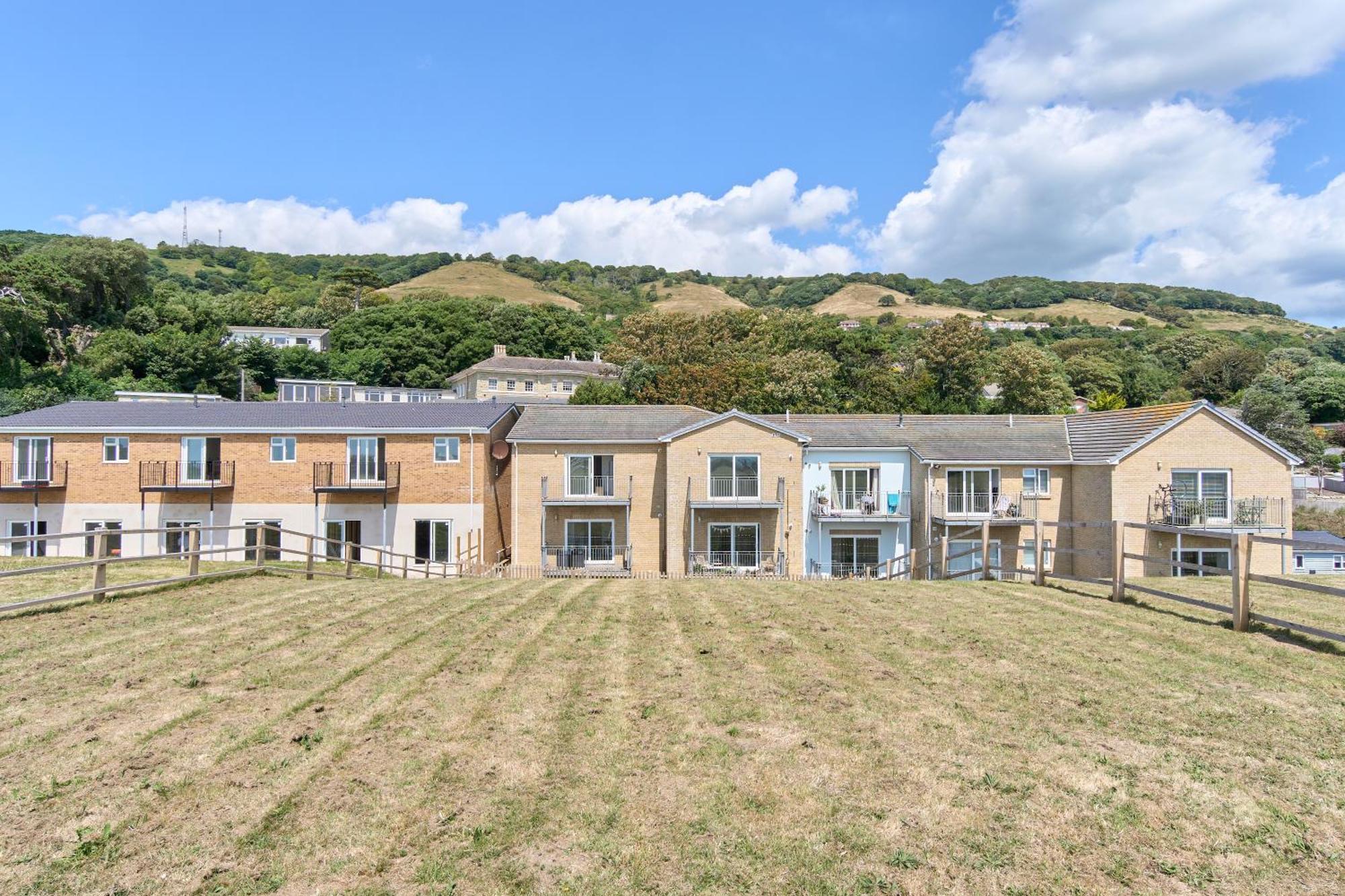 Beautiful 3 Bed Apartment In Bonchurch - Nr Ventnor - Large Outside Terrace & Parking - Dog Friendly - The Perfect Choice For Couples, Friends, Families - 5 Mins To Beach Buitenkant foto